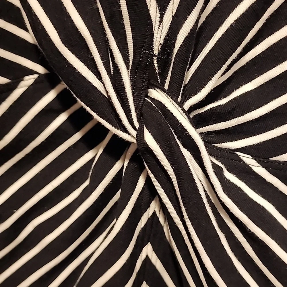 Chico's Black/White Striped Short Sleeve V-neck Top Size L PTP 21 In. L 26 In. - Picture 5 of 7